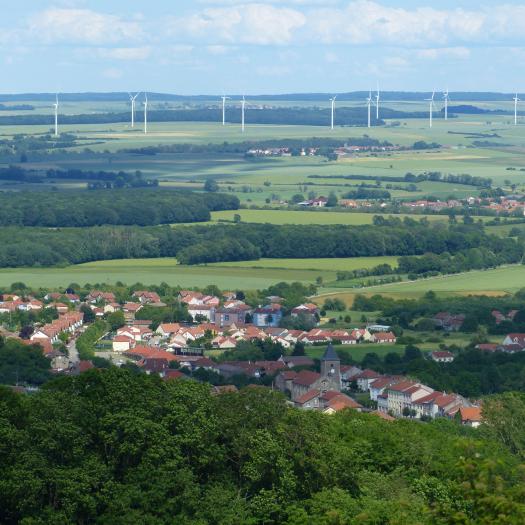 Paysage et éoliennes © Chloé Thierry