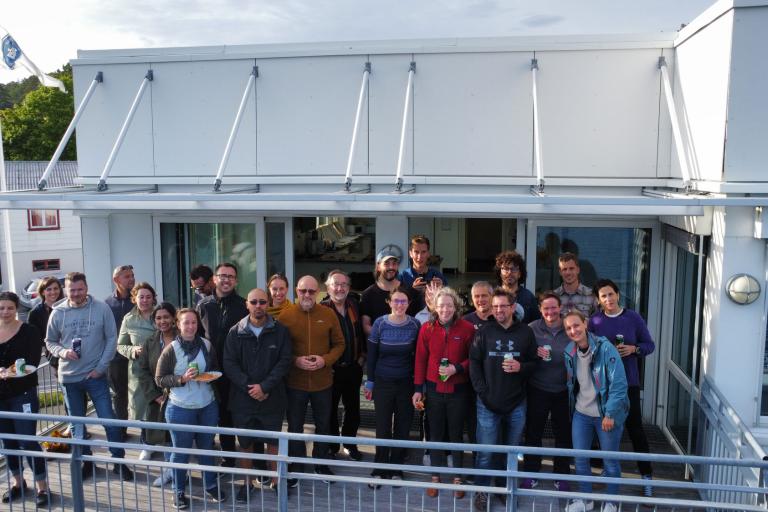 vue-aerienne-des-participants-c-a.-eger-bd.jpg